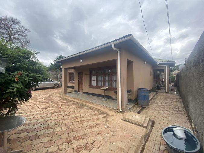 6 Bedroom House for Sale in Avondale