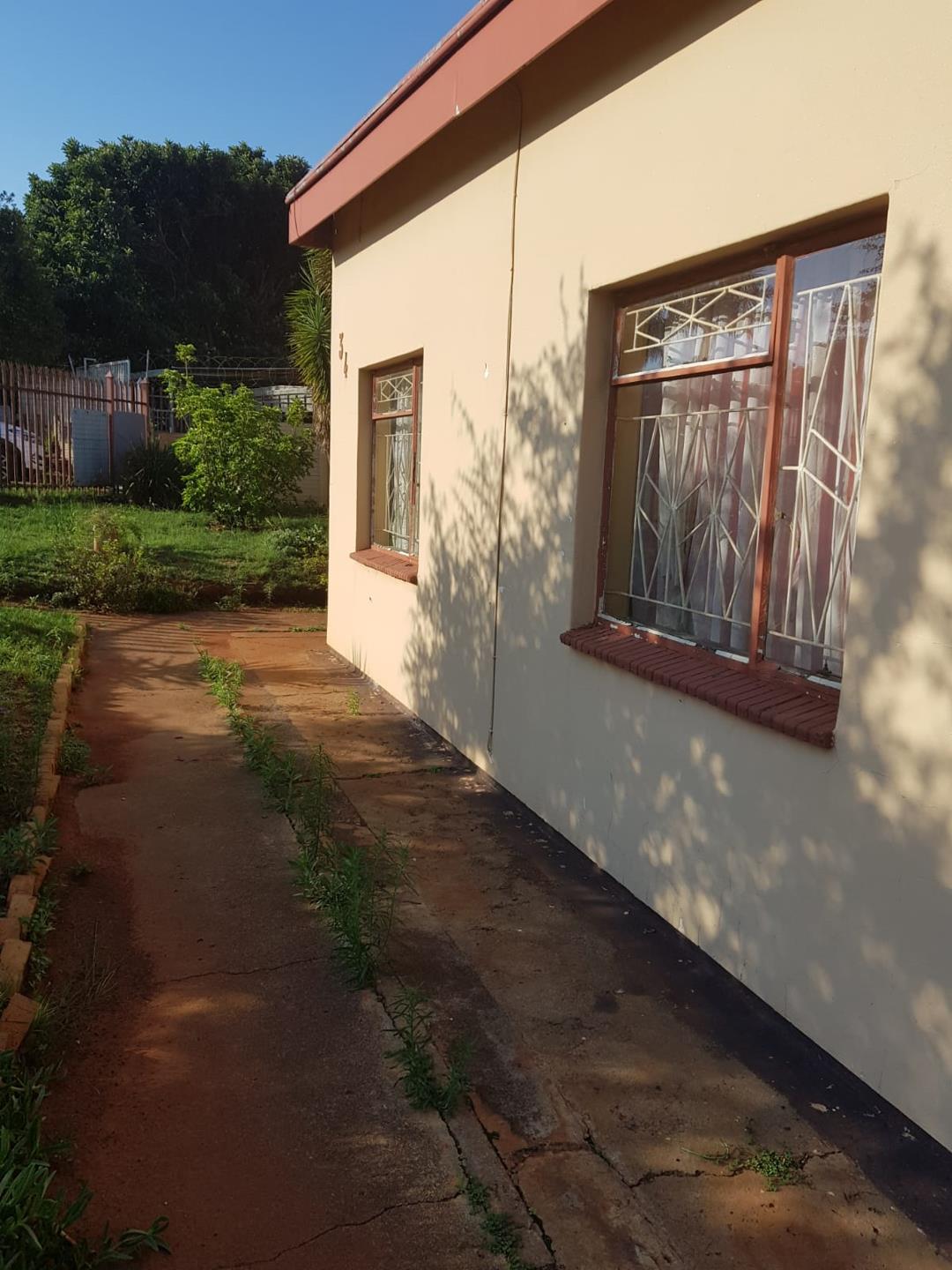 3 Bedroom House for sale in Laudium P24112047307