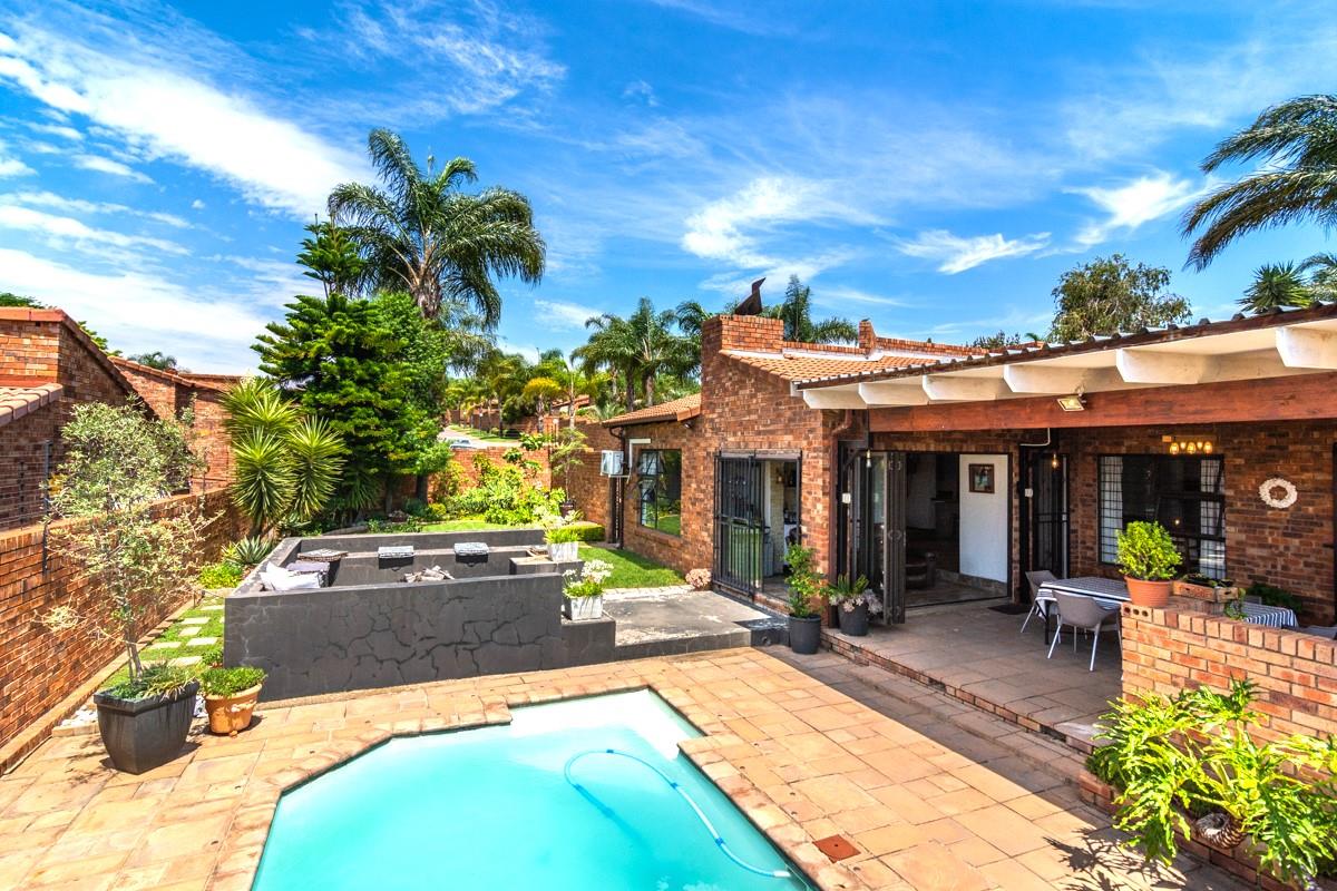 3 Bedroom House for sale in North Riding 97 Bellairs Drive P24112160428