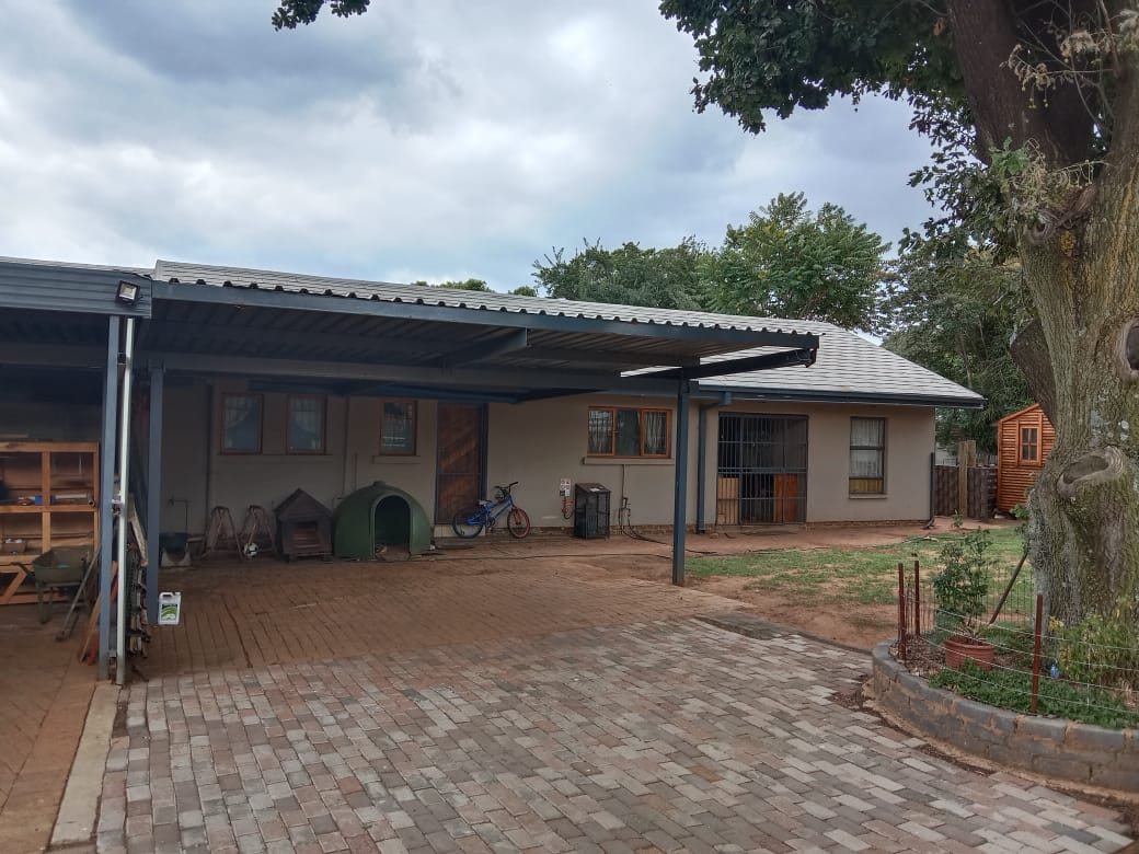 3 Bedroom House for sale in Rensburg P24112055855