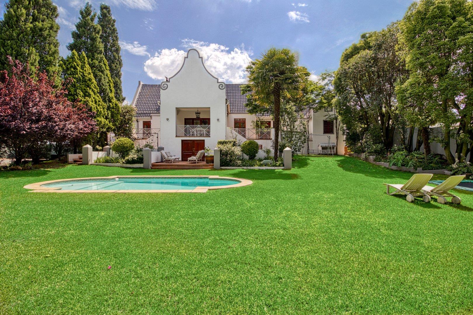 5 Bedroom House for sale in Oaklands P24112061100