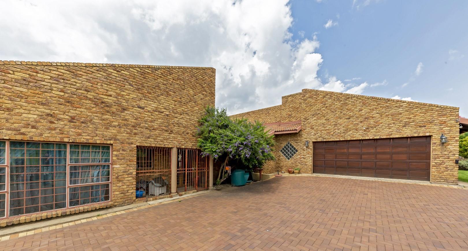 Oakdene, Johannesburg Property Property and houses for sale in Oakdene, Johannesburg