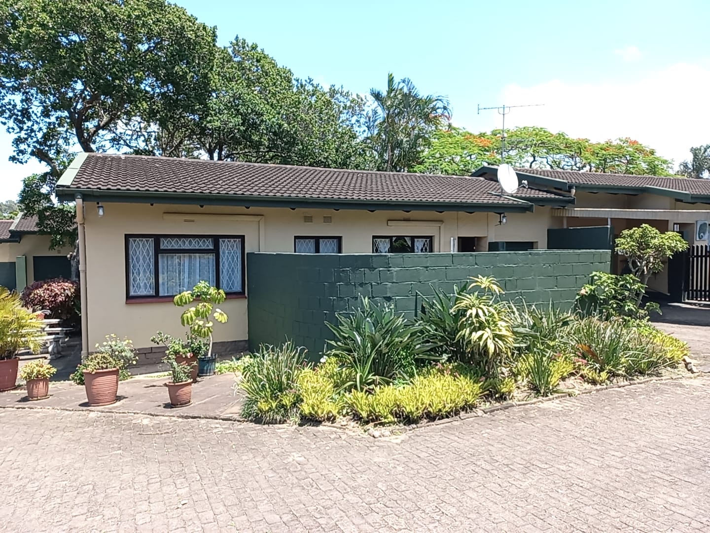 2 Bedroom Townhouse for sale in Margate P24112063290