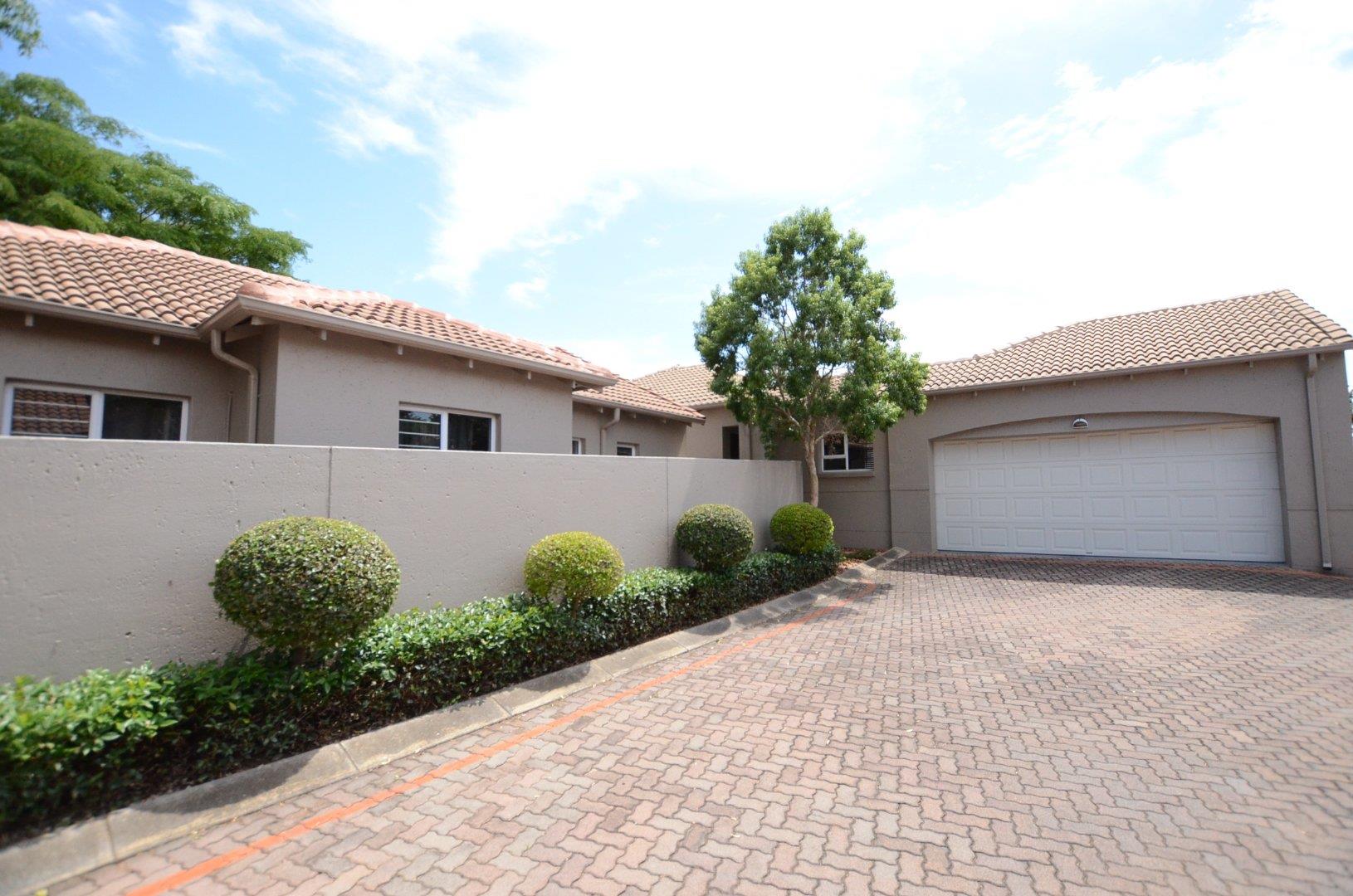 3 Bedroom Townhouse for sale in Gallo Manor P24112064530