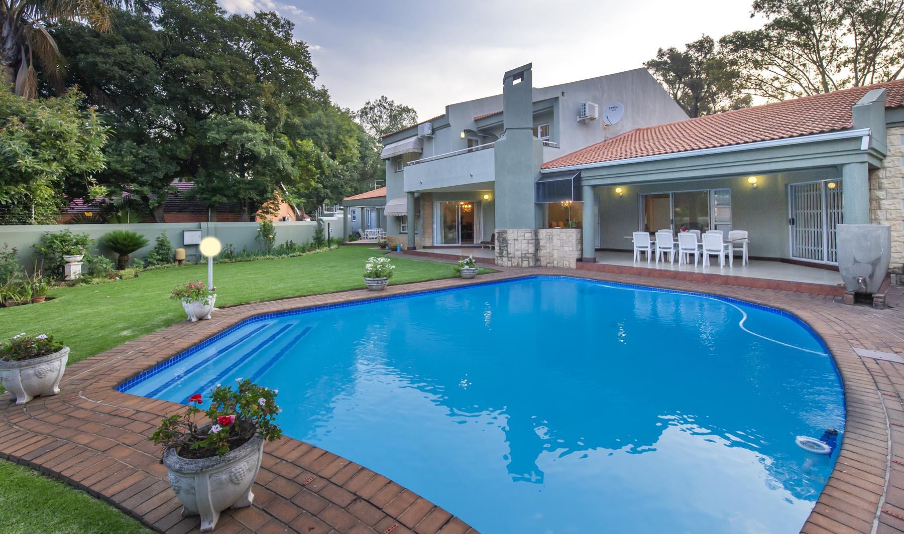 4 Bedroom House for sale in Senderwood P24112071129