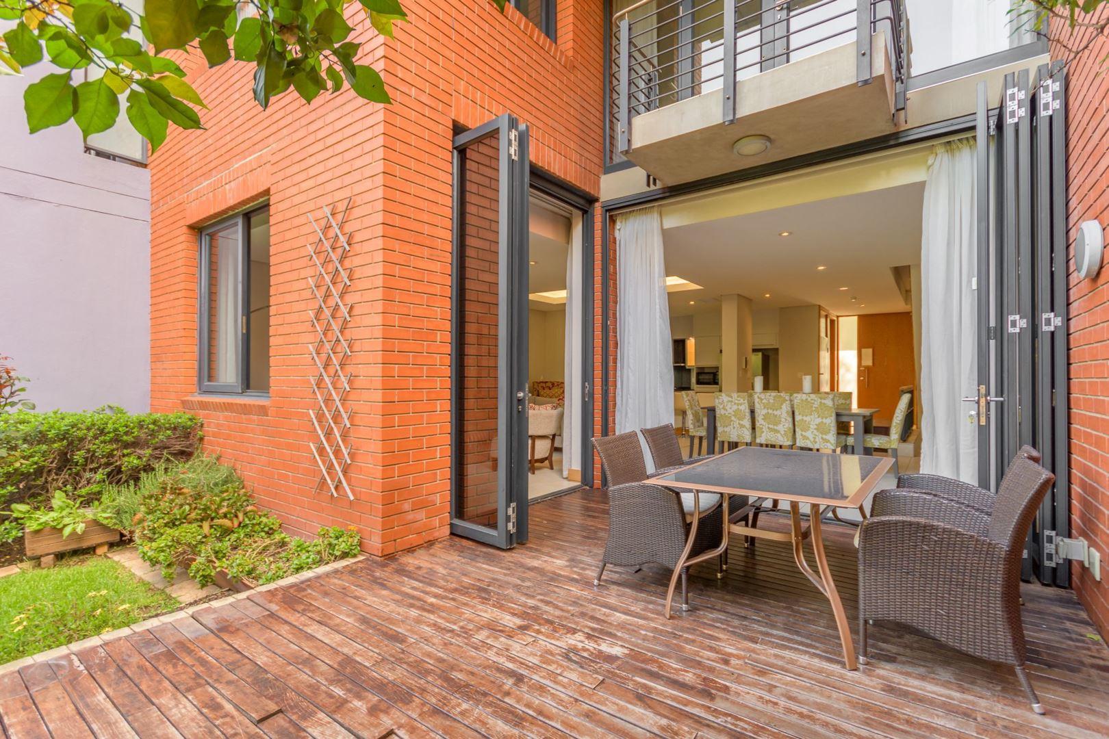 2 Bedroom Apartment / flat for sale in Melrose Arch 30 Oak Lane P24