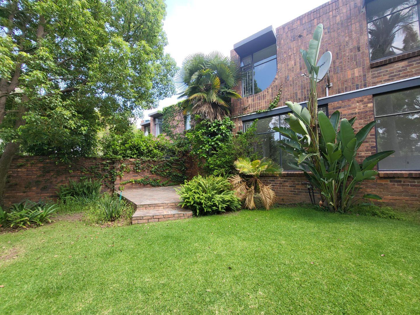 Menlyn Property Townhouses for sale in Menlyn