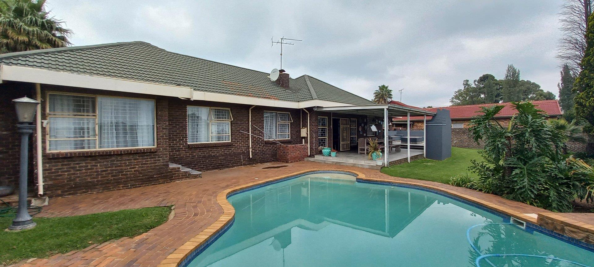 4 Bedroom House for sale in Edelweiss P24112766946