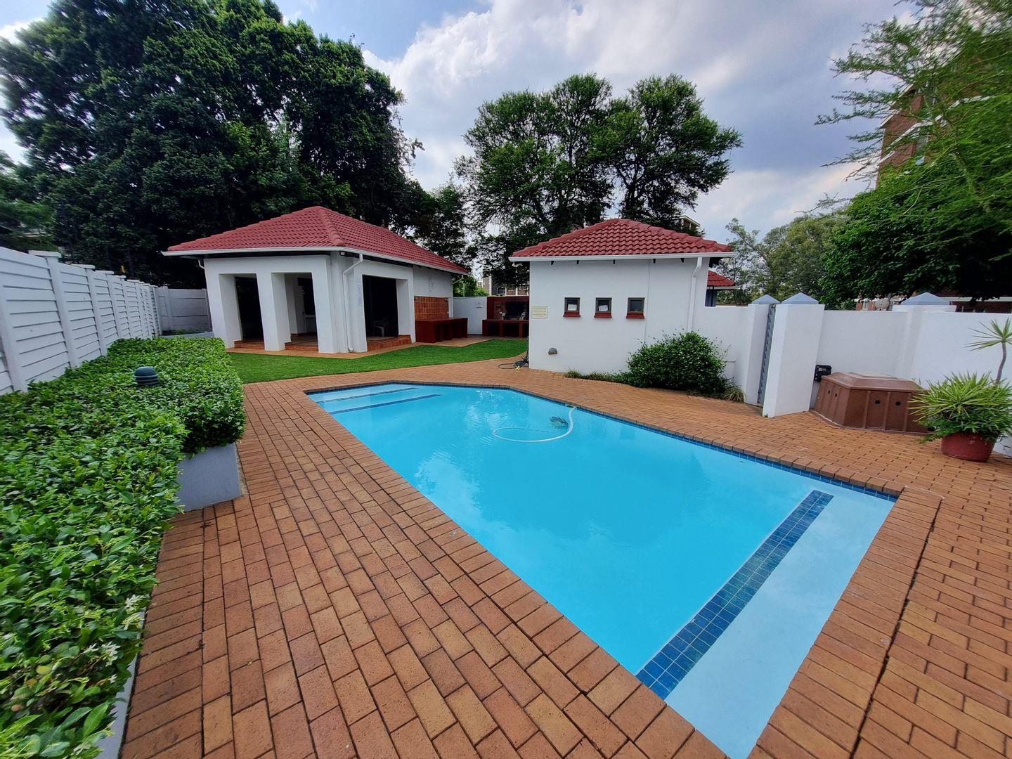 2 Bedroom Apartment / flat for sale in Groenkloof P24112078443