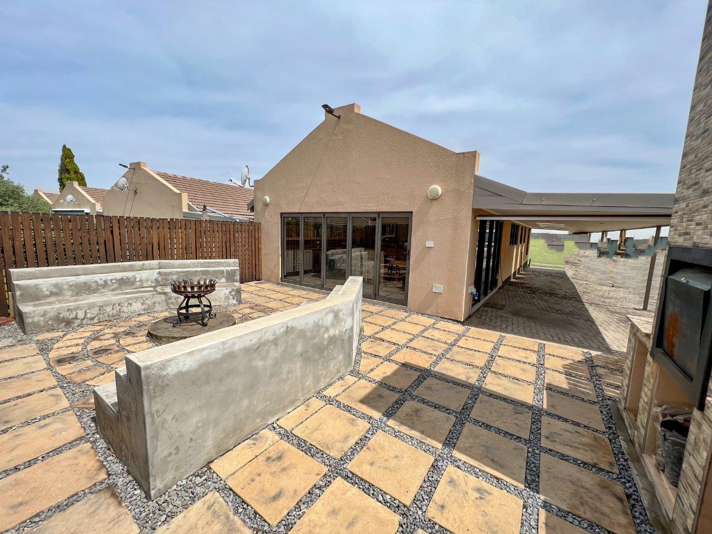 Riverside Beach Club Property Property and houses for sale in