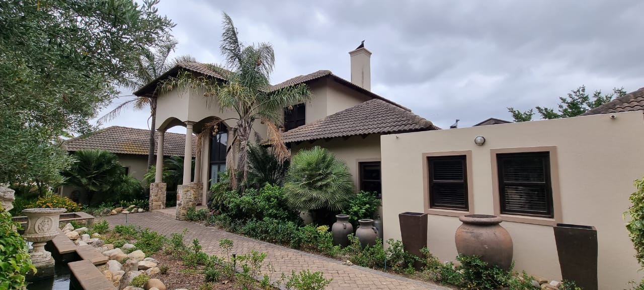 5 Bedroom House for sale in Klein Zevenwacht P24112080678