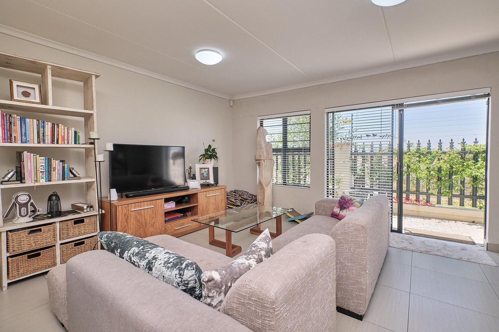 3 Bedroom Townhouse for sale in Parklands North P24112081820