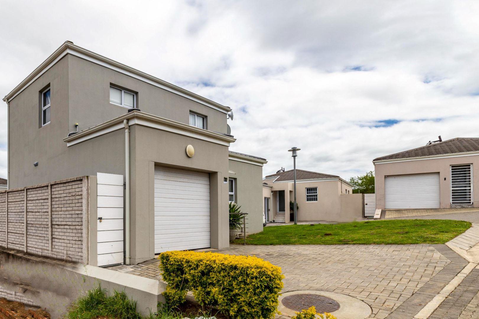 3 Bedroom House for sale in Nahoon Valley Park P24112085184