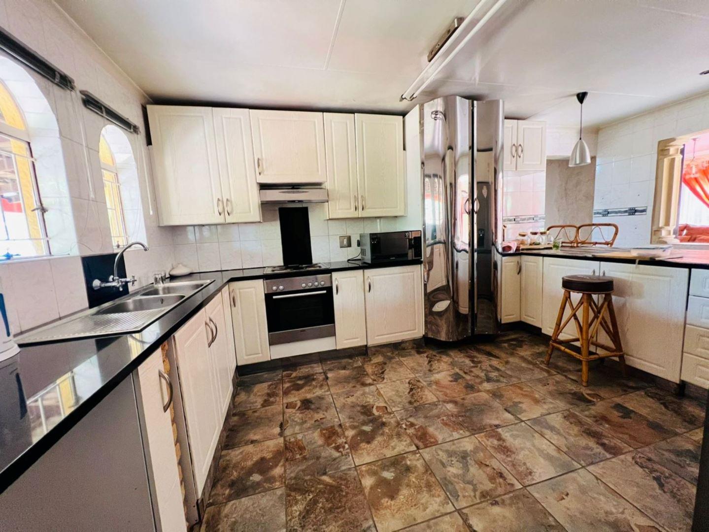 3 Bedroom House for sale in Leachville Ext 1 P24112087478