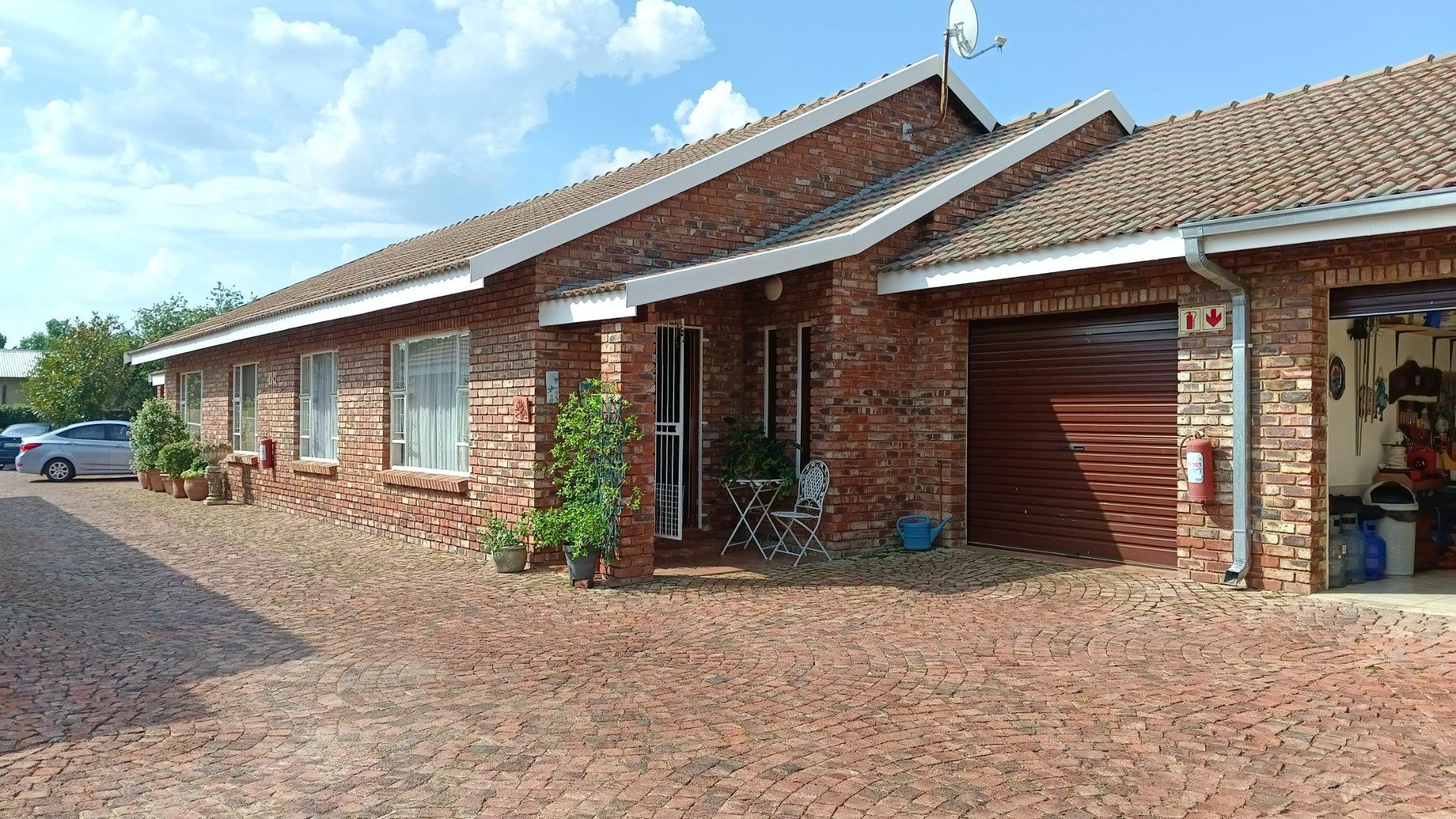 2 Bedroom Townhouse for sale in Parys P24112088498
