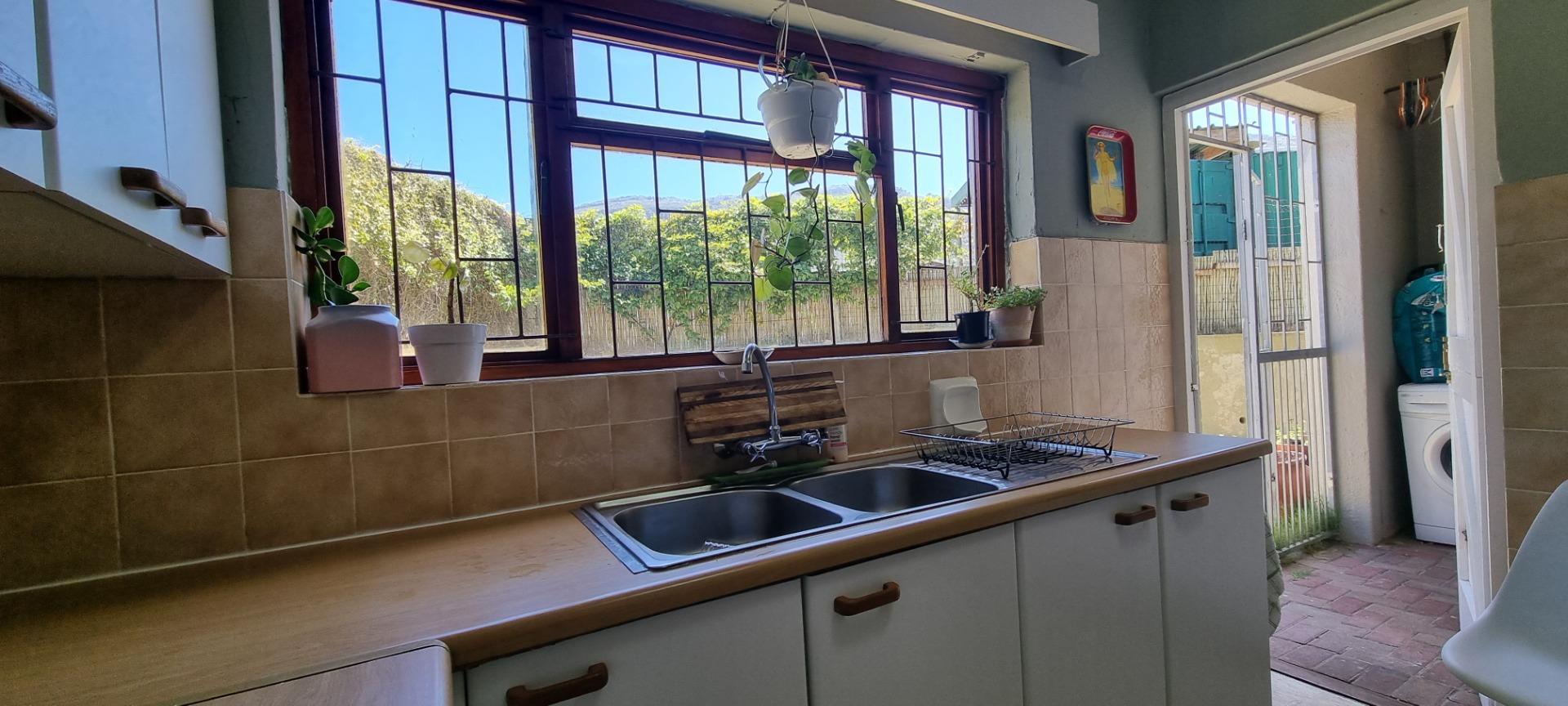 Apartments / flats to rent in Fish Hoek Fish Hoek Property