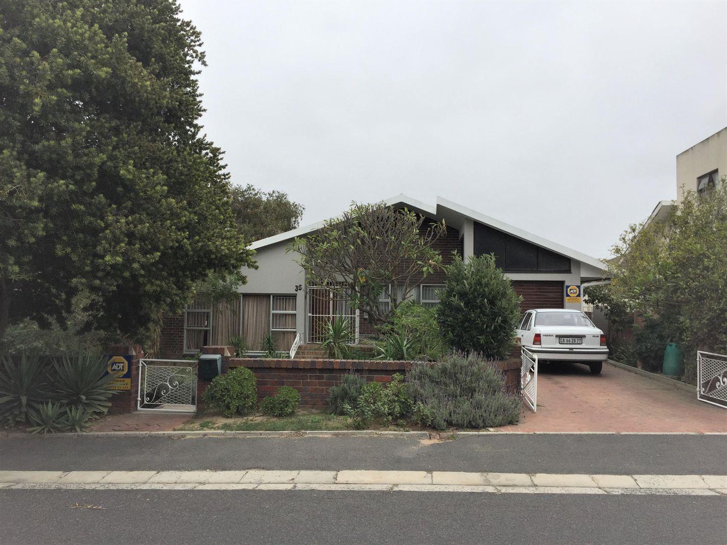 5 Bedroom House for sale in Parow North P24114672805