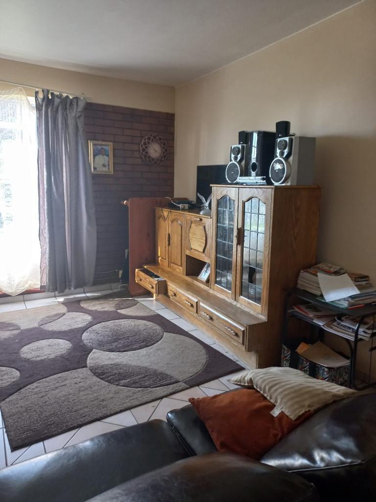 1 Bedroom Apartment / flat for sale in Crown Gardens P24112097530