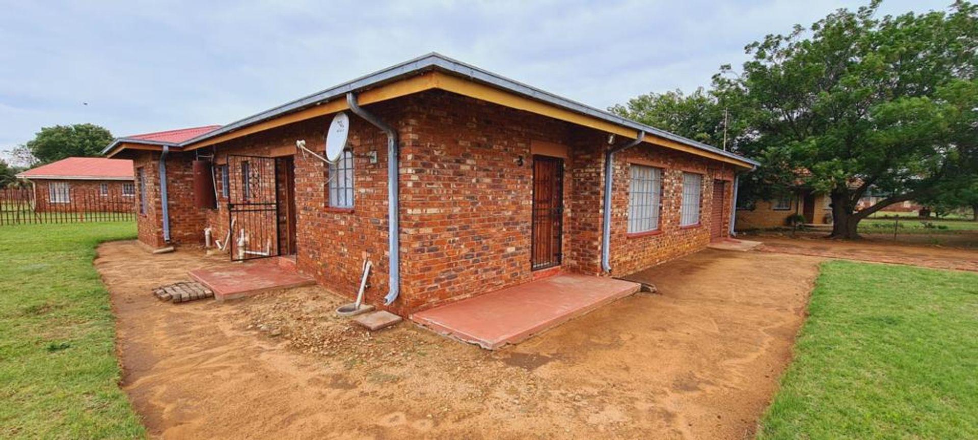 2 Bedroom House for sale in Meyerhof P24112114707