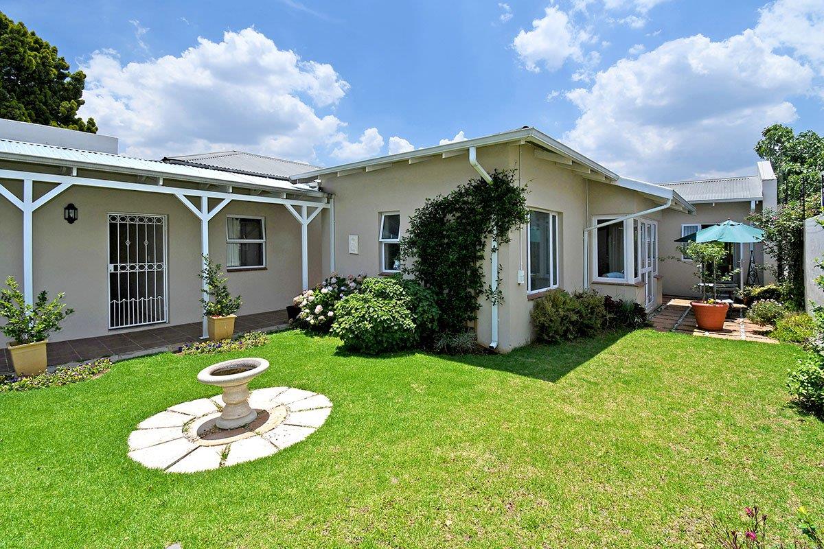 2 Bedroom House for sale in Parkhurst P24112119614