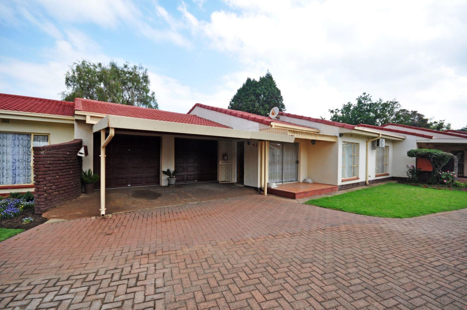 3 Bedroom Townhouse for sale in Three Rivers P24112120419