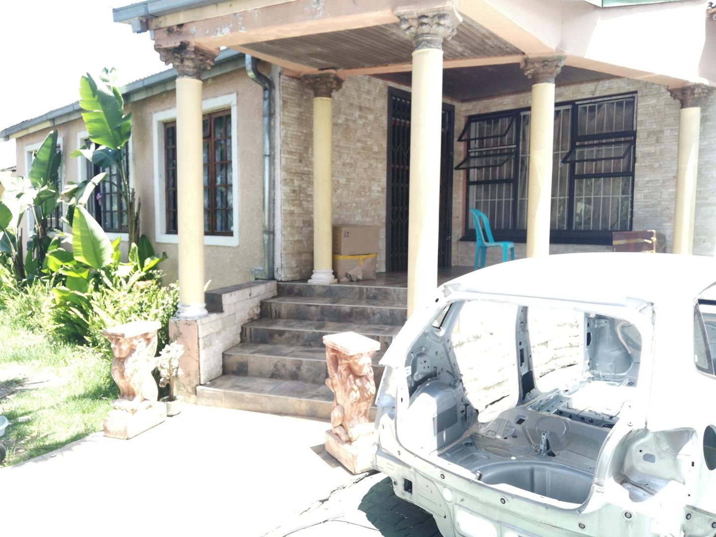 8 Bedroom House for sale in Bezuidenhout Valley P24112259892