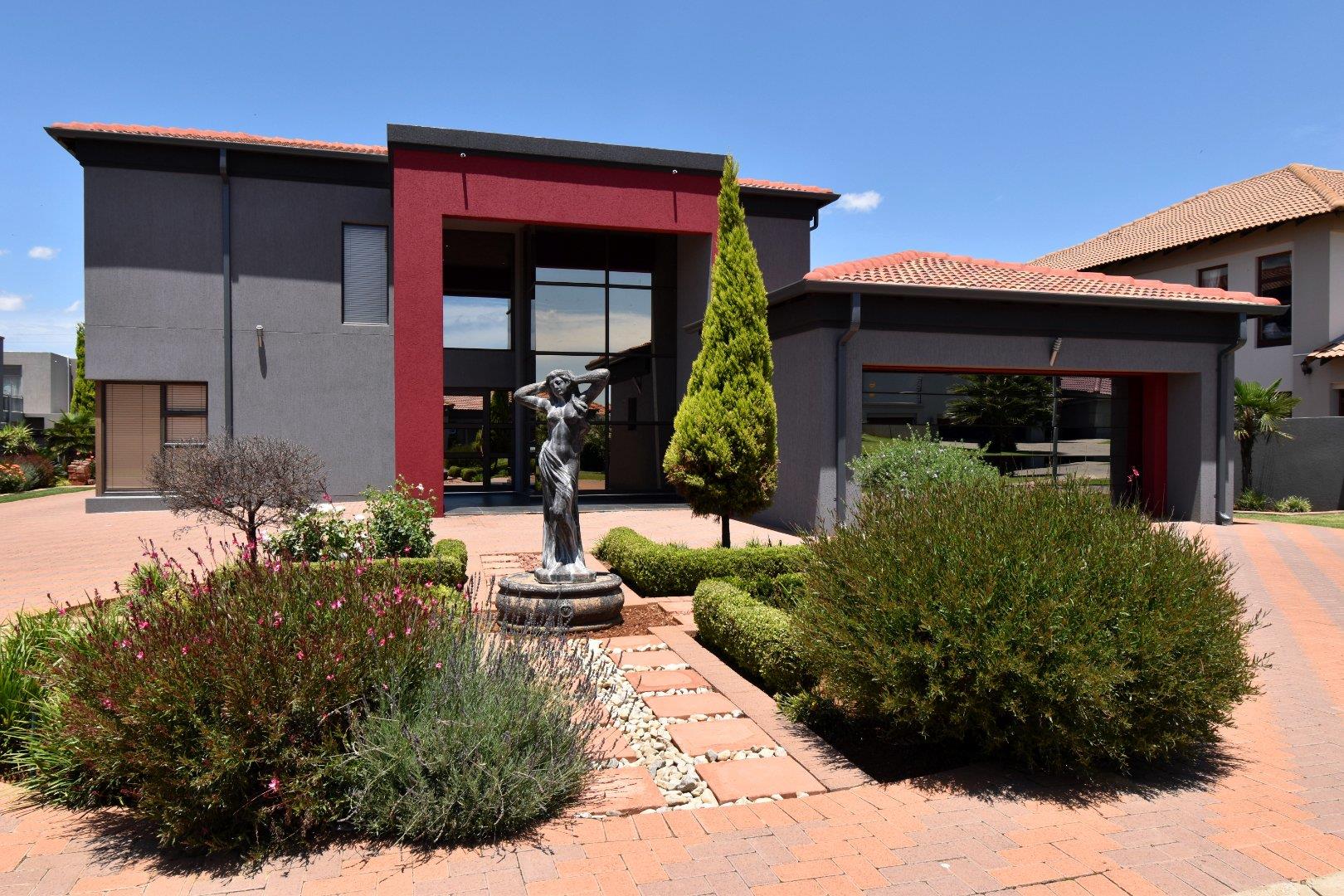 5 Bedroom House for sale in Three Rivers East P24112122792