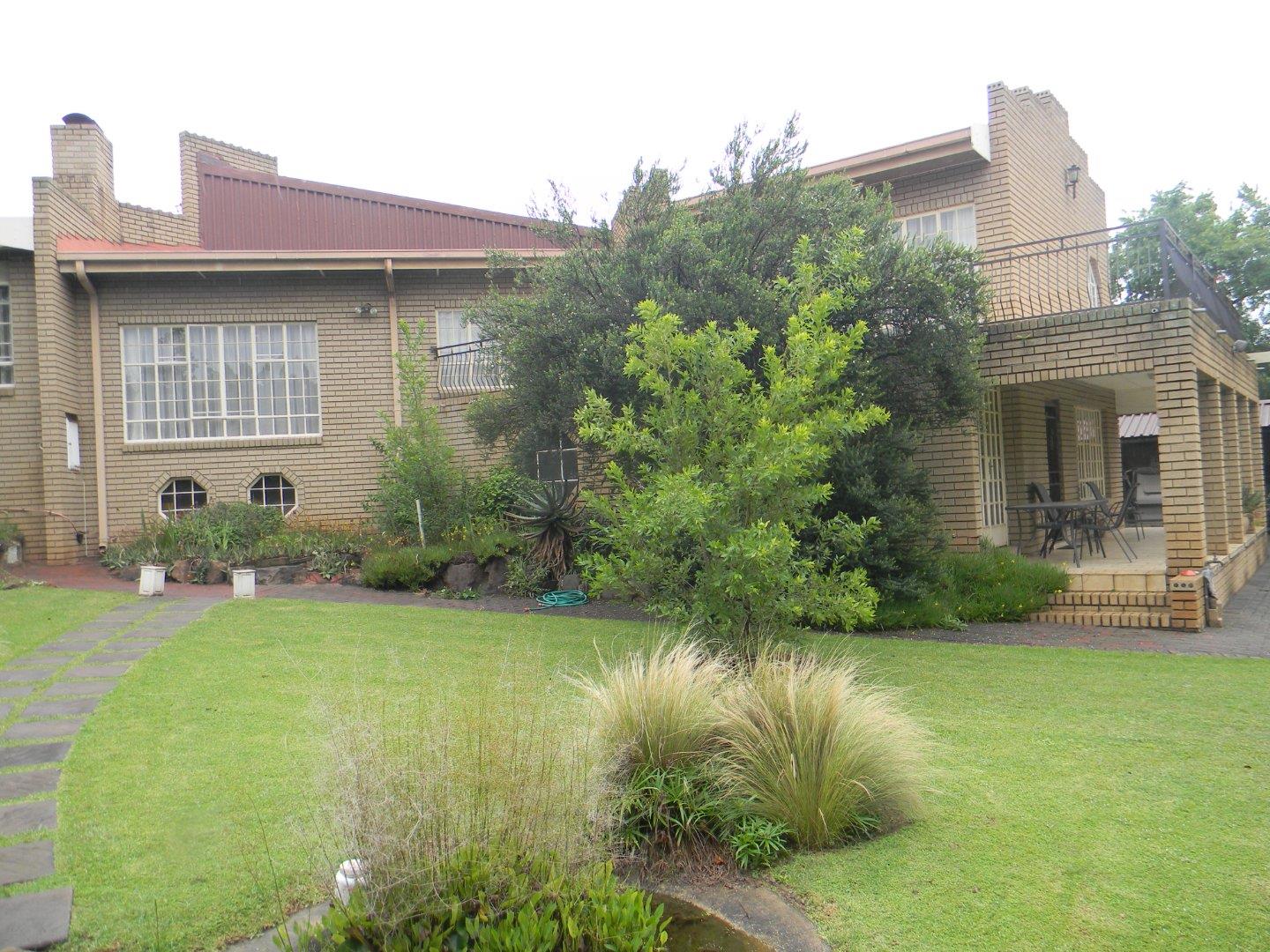 4 Bedroom House for sale in Three Rivers East P24113398493