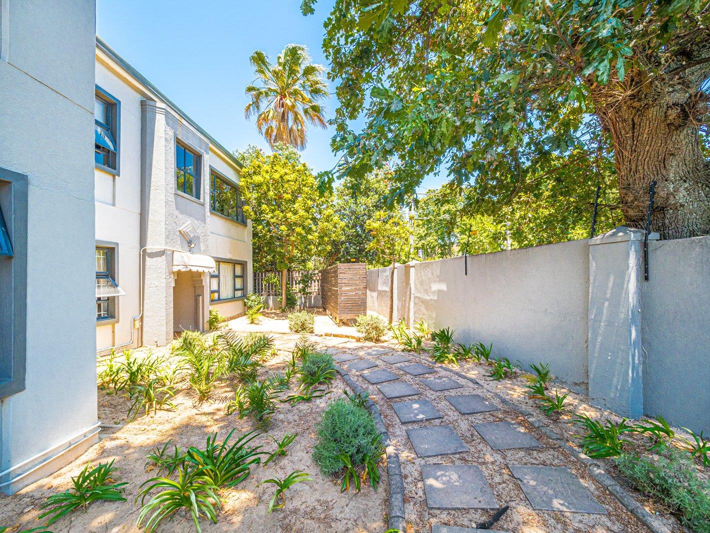 Kenilworth, Cape Town Property Apartments / flats for sale in