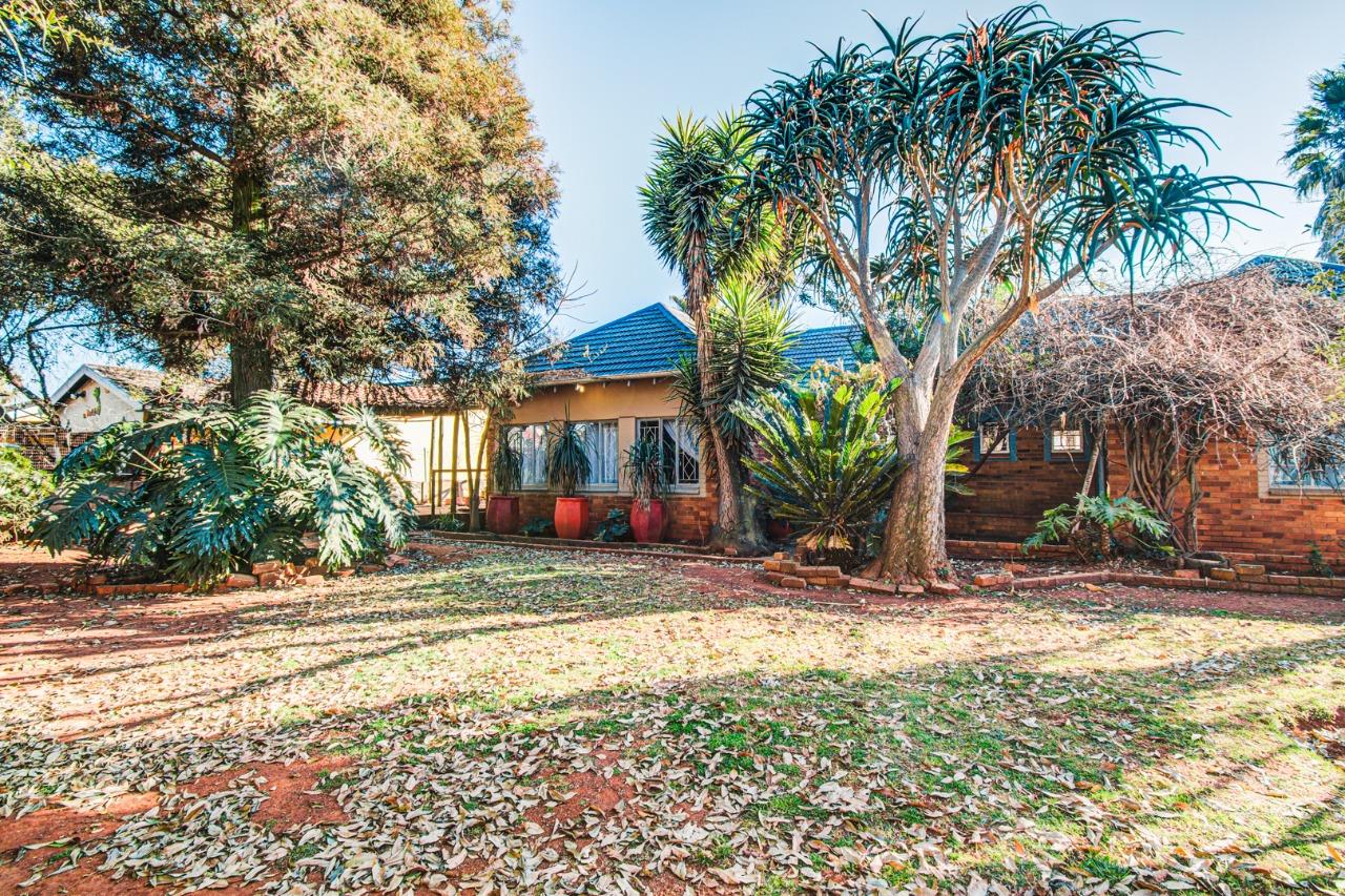 3 Bedroom House for sale in Rhodesfield 20 Lodestar P24112128134