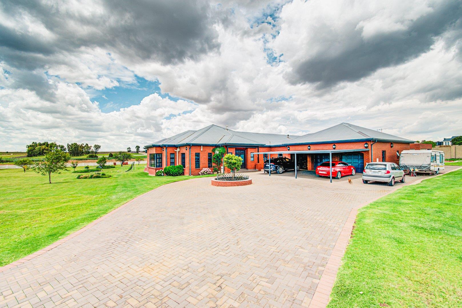 Dunblane Lifestyle & Equestrian Estate Property Property and houses