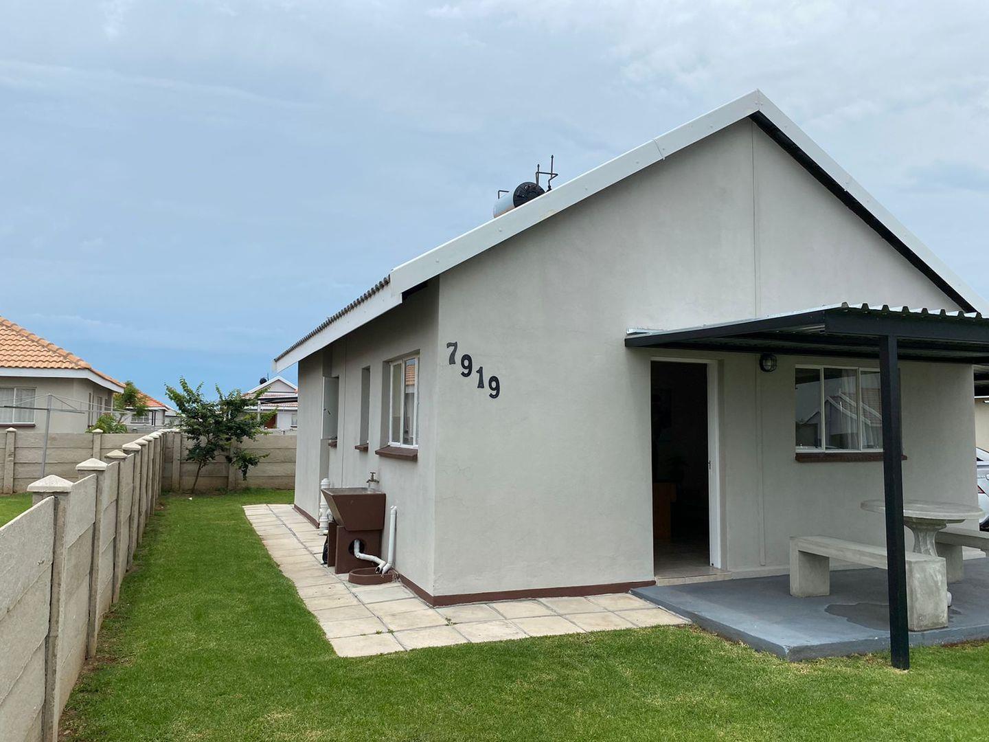 2 Bedroom House for sale in Freedom Park P24112132586