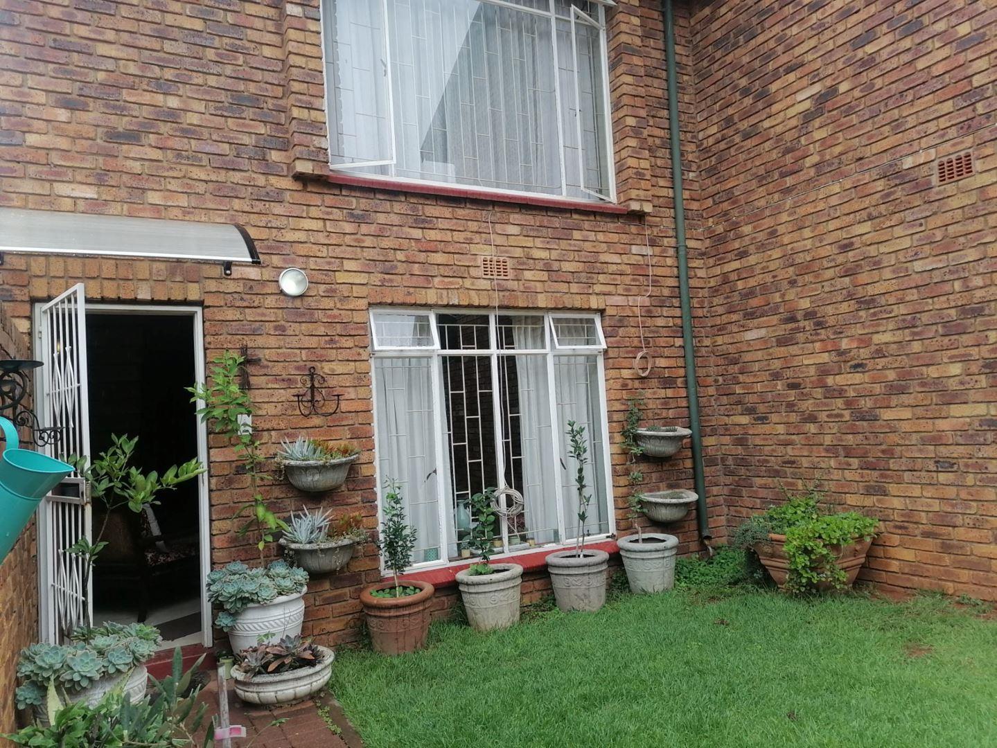 3 Bedroom Townhouse for sale in Heidelberg Central 39 Marais Street