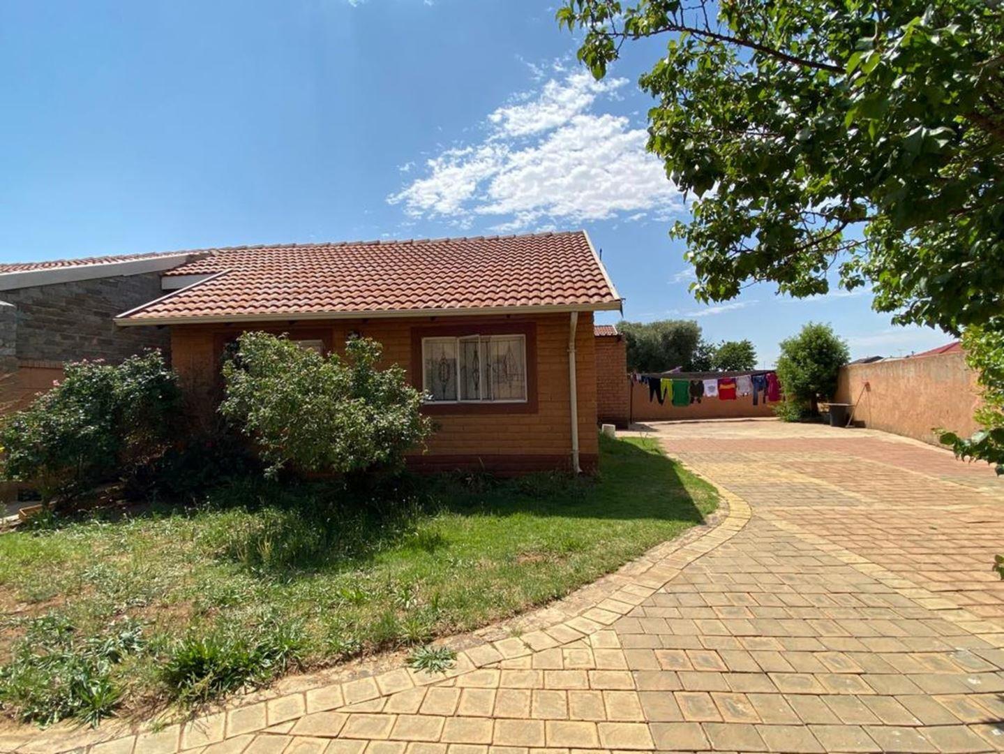 2 Bedroom House for sale in Evaton Central P24113380175