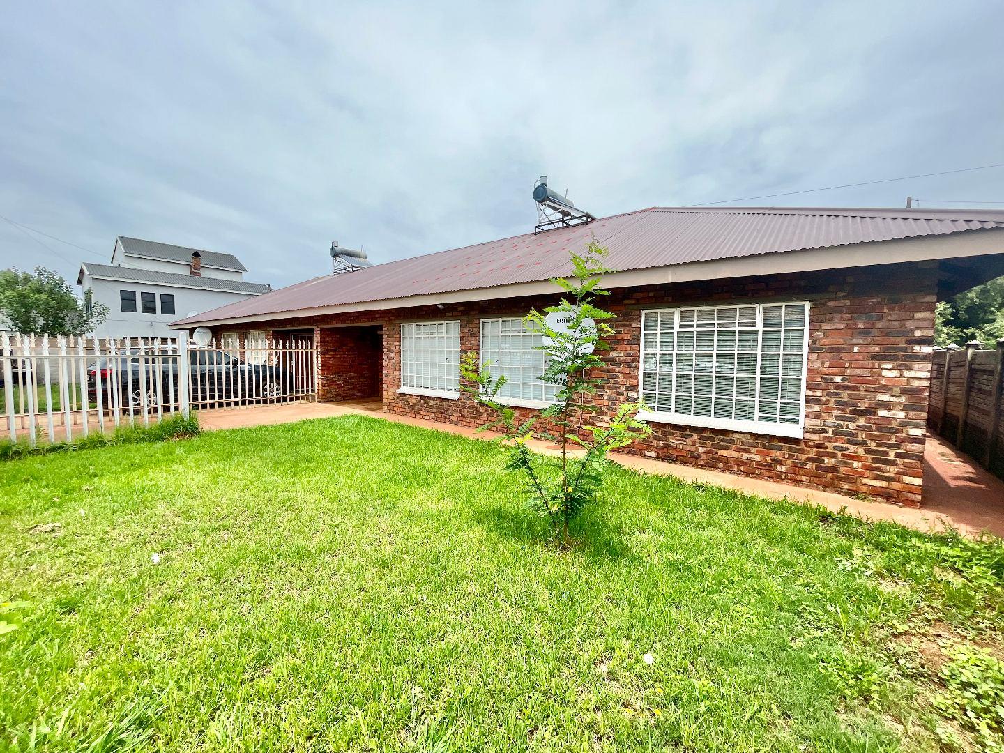 4 Bedroom House for sale in Lichtenburg P24111813419