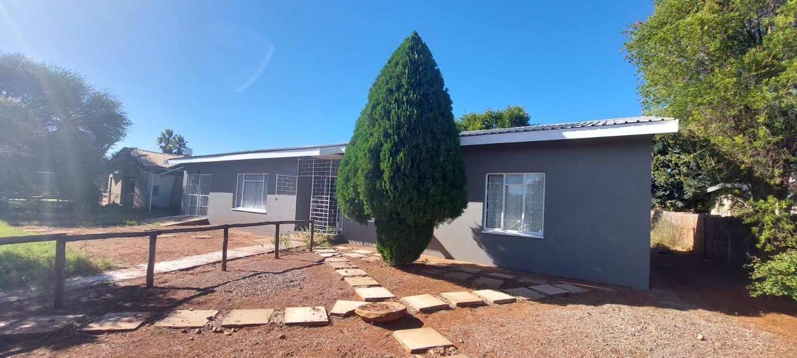 4 Bedroom House for sale in Kuruman P24112138067