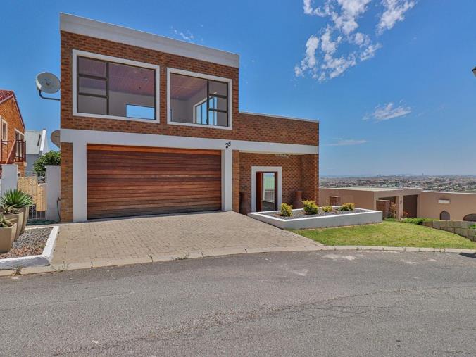 4 Bedroom House for Sale in Mountainside