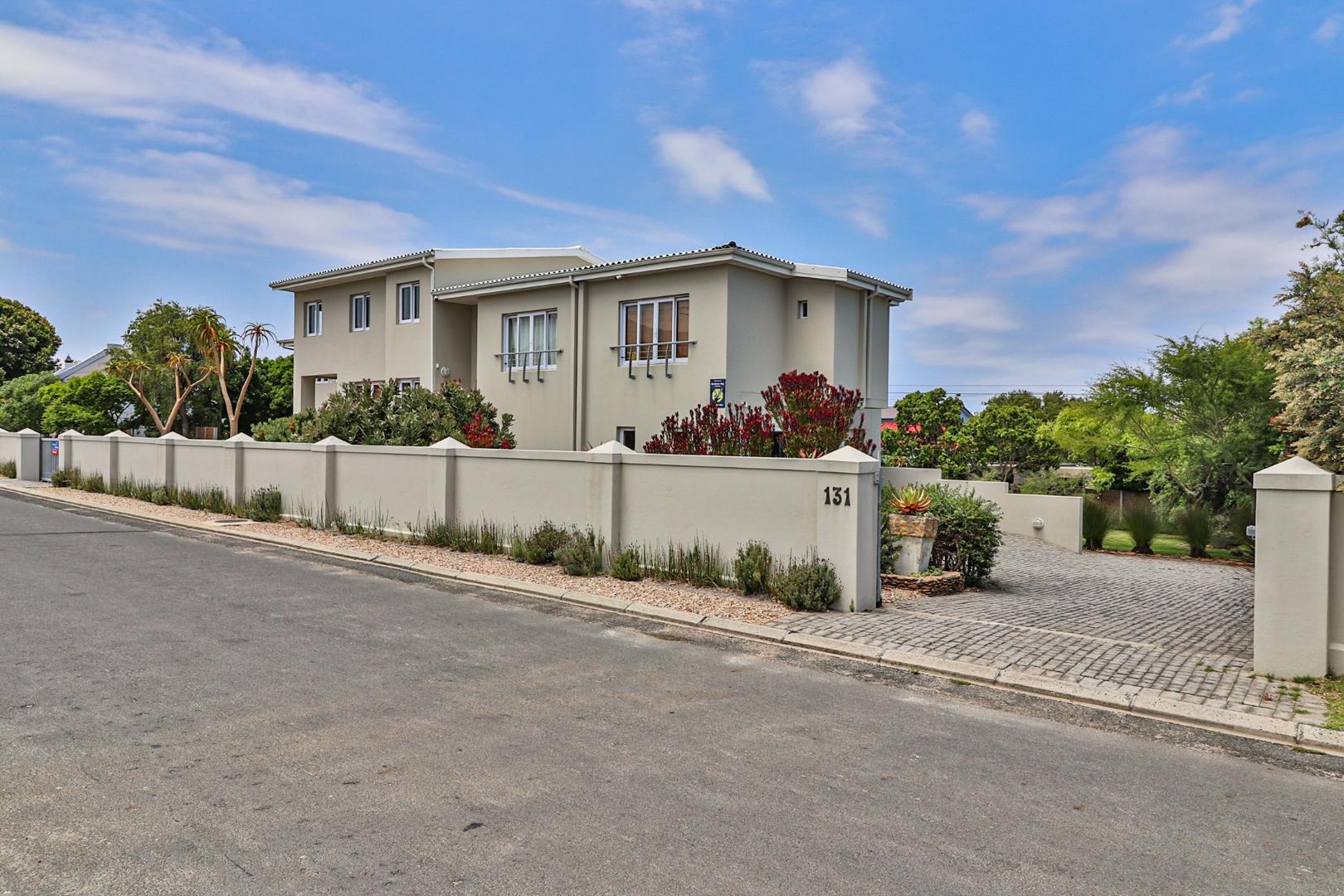 4 Bedroom House for sale in Kleinmond Central 131 3rd Avenue P24