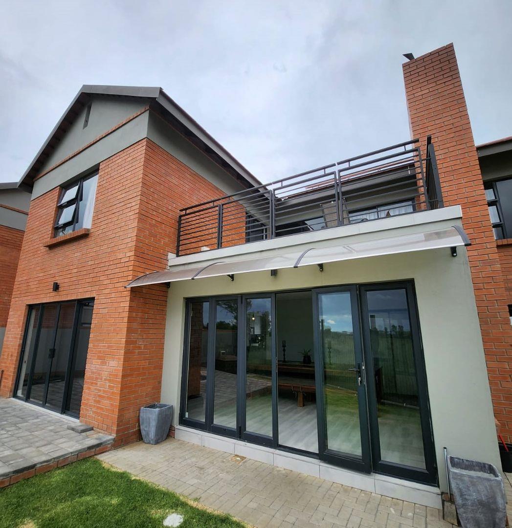 4 Bedroom Townhouse for sale in Somerton Estate P24112143638