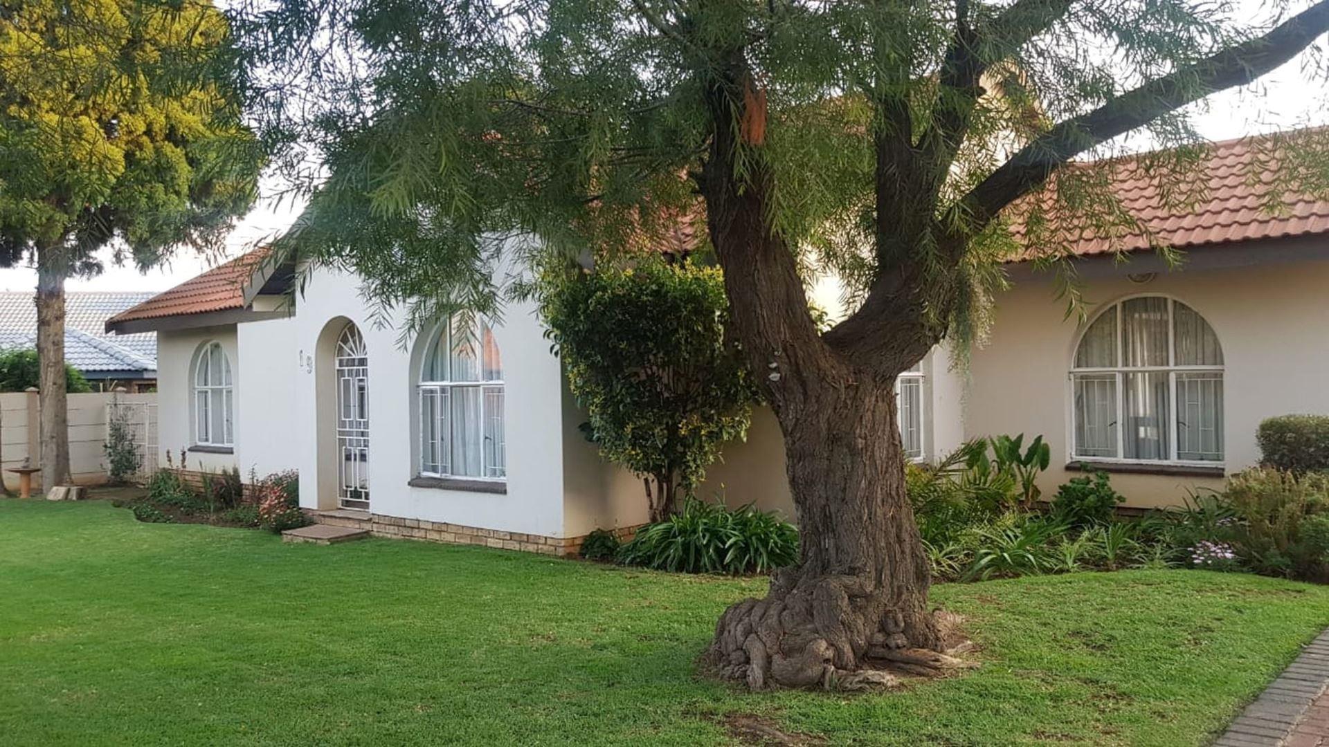 Falcon Ridge Property Property and houses for sale in Falcon Ridge