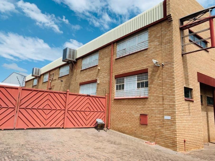 Commercial property to rent in Sunderland Ridge P24112145610