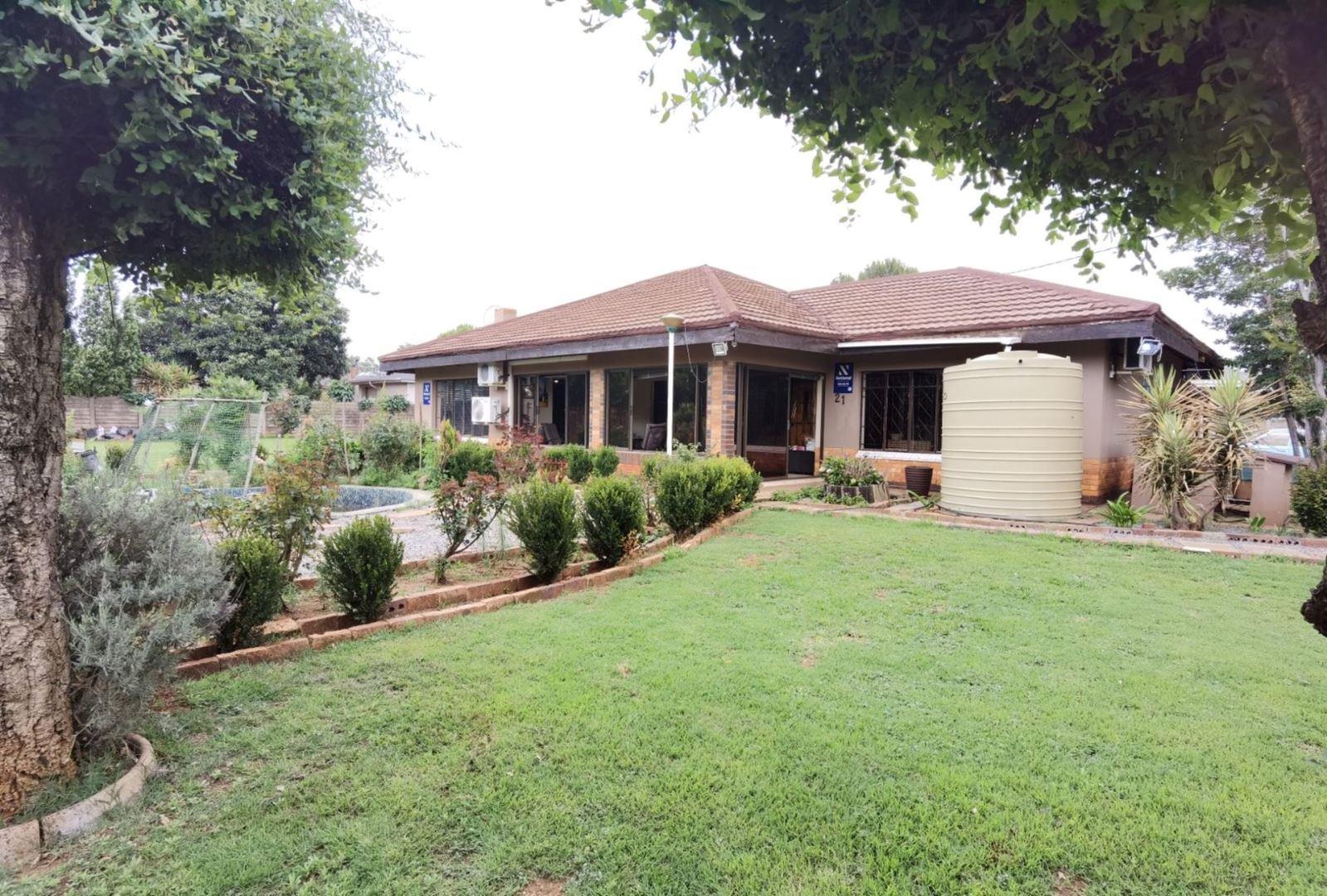 2 Bedroom House for sale in Three Rivers P24112150976