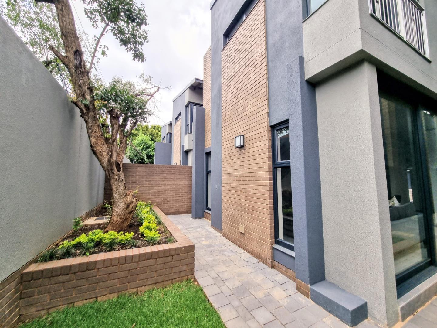 3 Bedroom Townhouse for sale in Menlo Park P24112152985