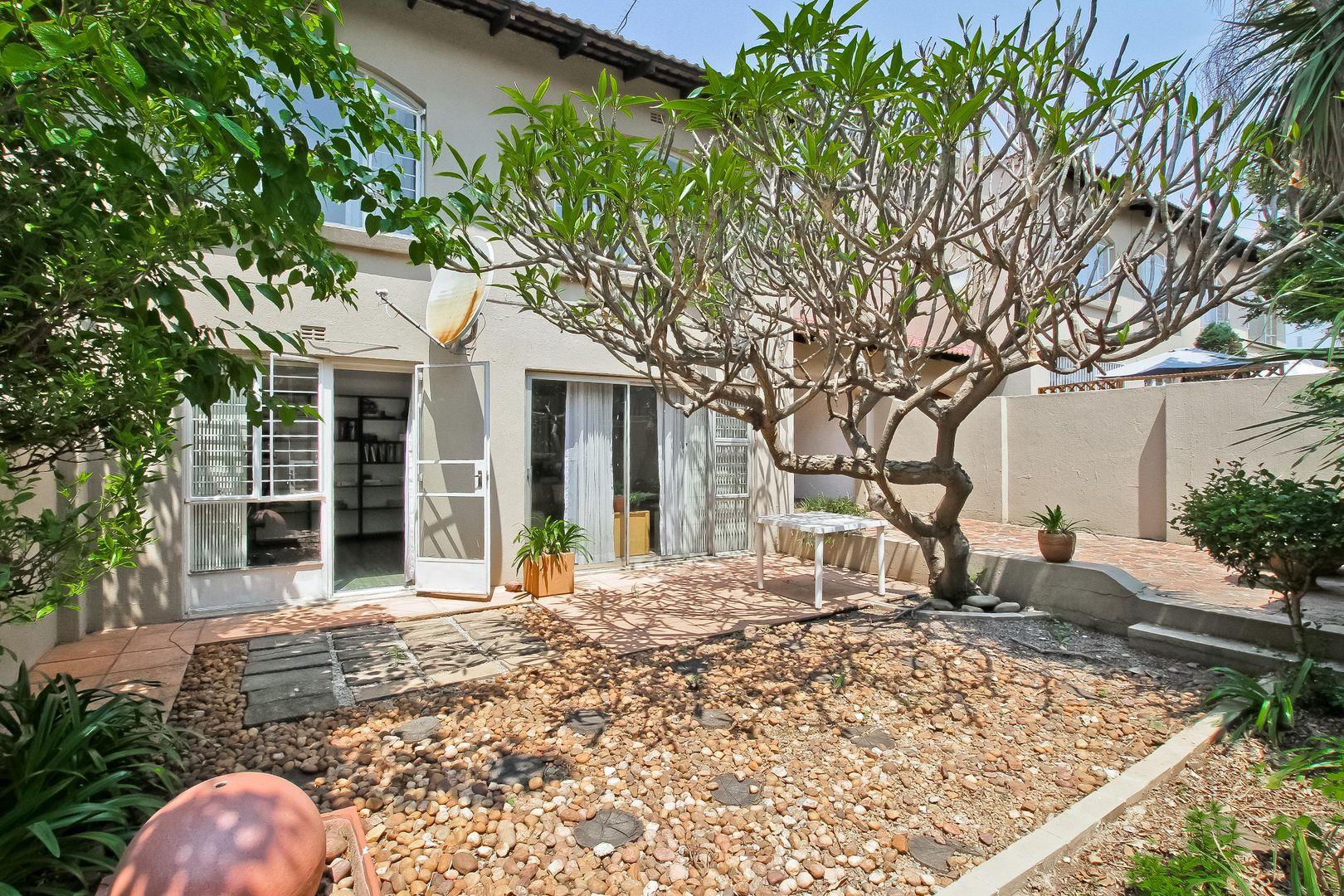 3 Bedroom Townhouse for sale in Lyndhurst P24110527417