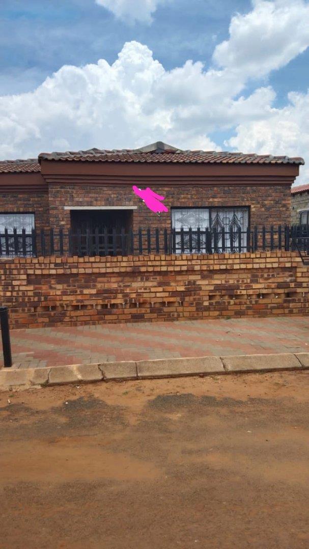 3 Bedroom House for sale in Sebokeng Zone 17 P24112160775