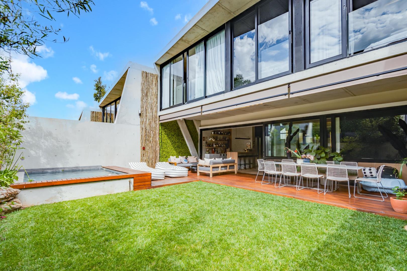 3 Bedroom House for sale in Hyde Park P24112163948