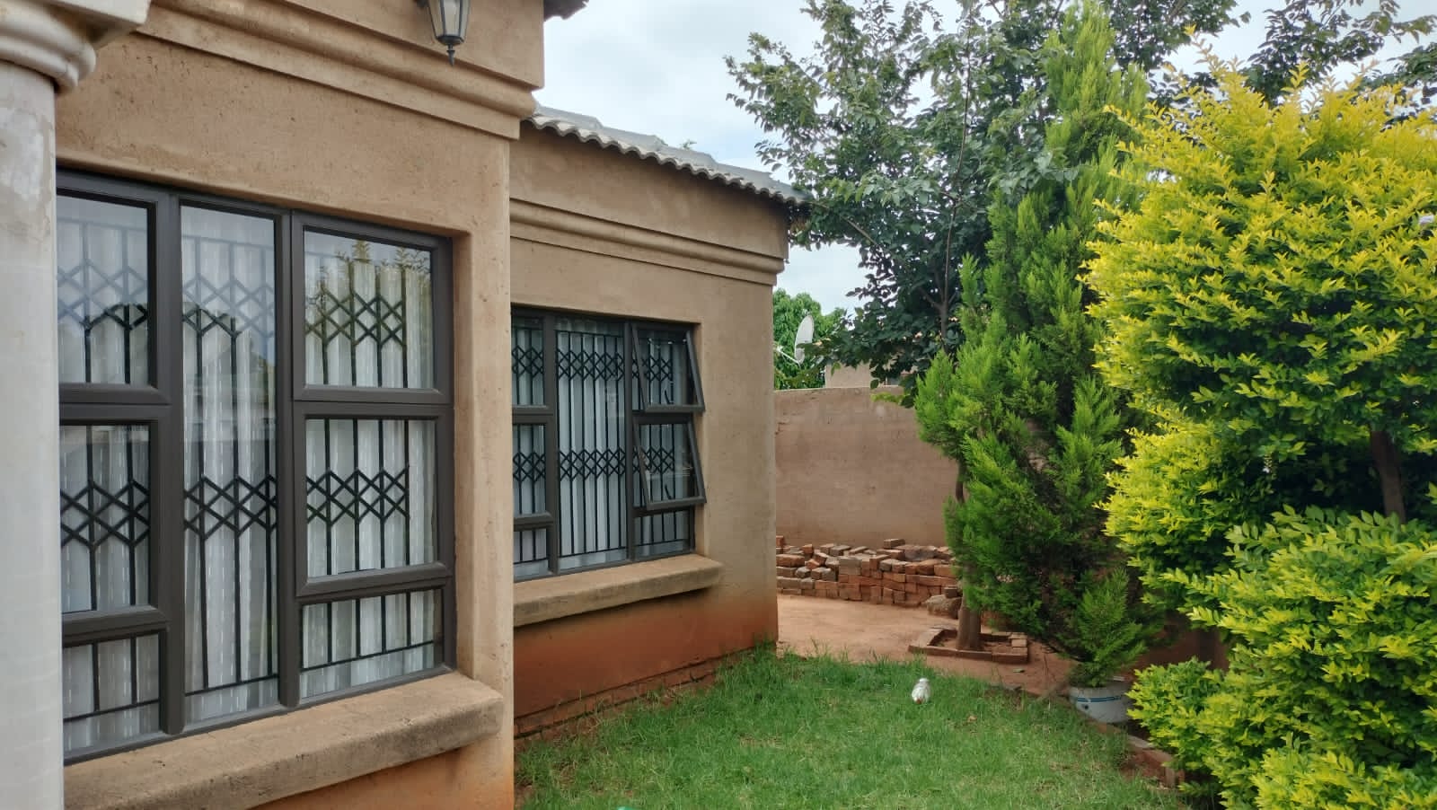 4 Bedroom House for sale in Soshanguve X P24112164079
