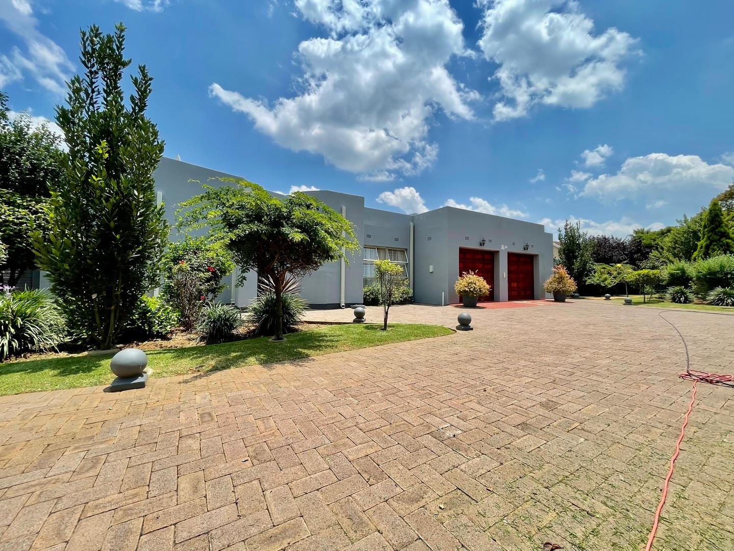 3 Bedroom House for sale in Three Rivers East P24112169361