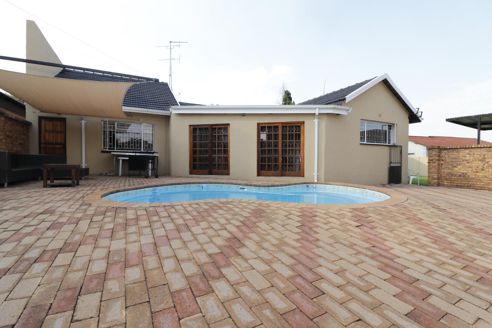 3 Bedroom House for sale in Modder East P24112174664