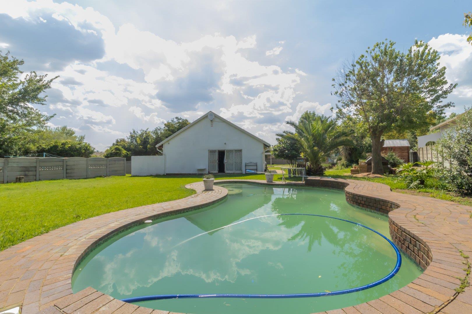 3 Bedroom House for sale in Sharon Park P24112175484